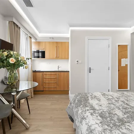 Cleveland Residences Russell Square-2