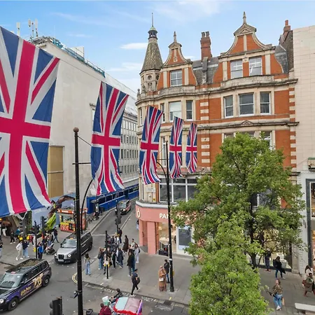 Luxurious 1-Bedroom Penthouse On Oxford Street 11G-2
