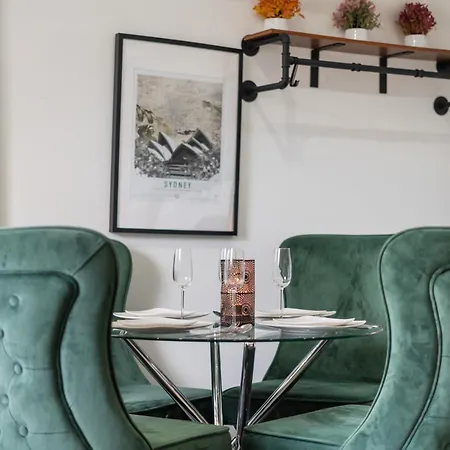 Luxurious 1-Bedroom Penthouse On Oxford Street 11G-3