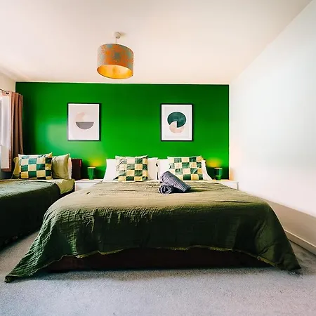 Trendy Accommodation In Arsenal-2