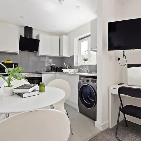 South Harrow Apartment-3