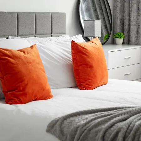 Stylish 2-Bed Retreat Steps From Emirates Stadium-2