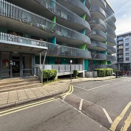 Homey And Secure Apartment - Wembley Stadium!-3