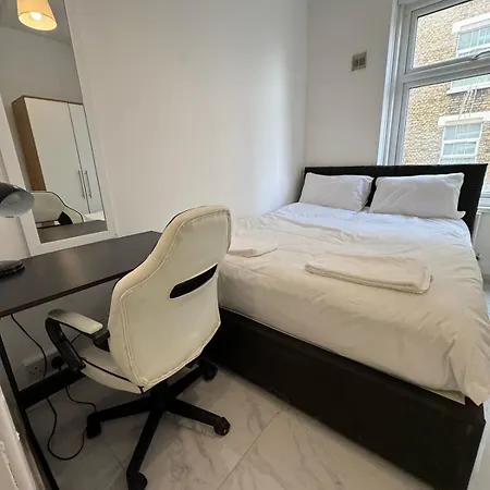 Nice 2 Bedroom Flat On First Floor-2