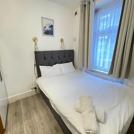 2 Bedroom Flat Ground Floor Nw1-2