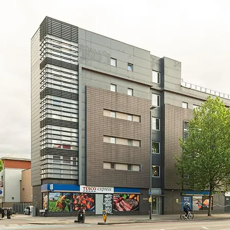 Stylish 2-Bed With Stunning View-3
