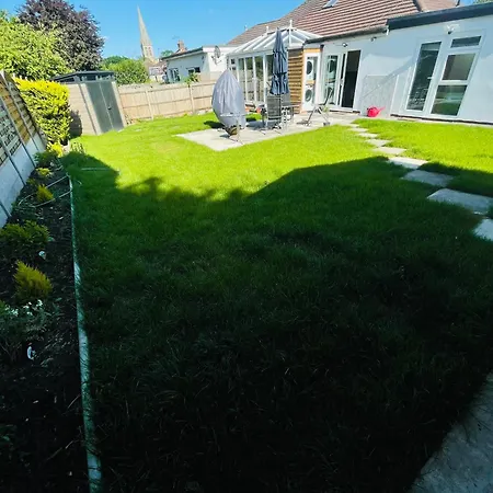 Tudor Close Nw9 8Su-2