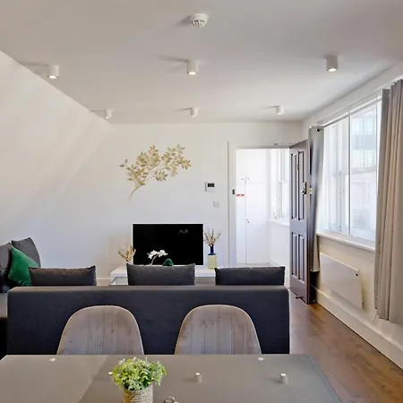 Imperial Middlesex Street Apartments-2