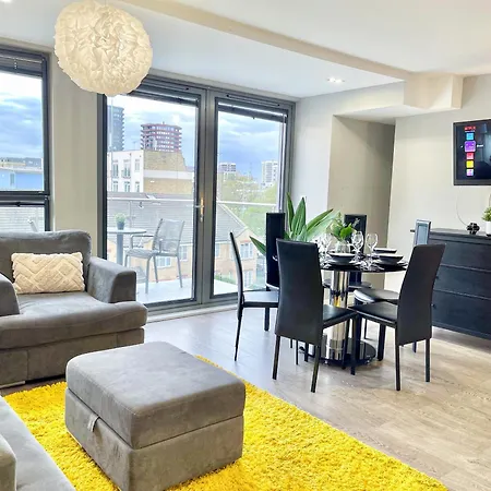 Contemporary Apartments With Private Balconies In Hoxton Near Shoreditch, Old Street, Islington By Staylio London-2