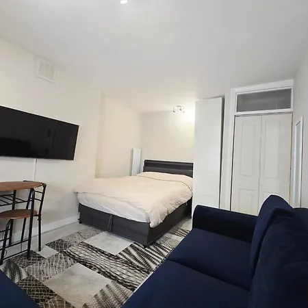 Cosy studio Victoria-3