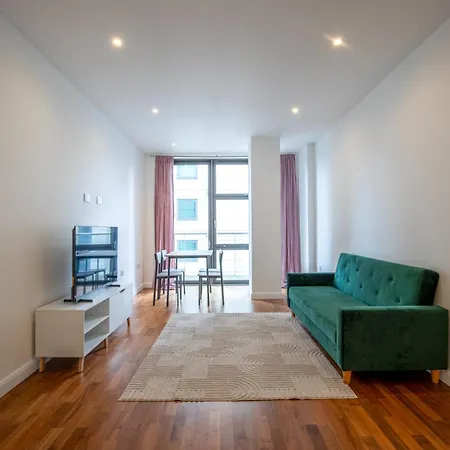 Londwell, Canary Wharf Boutique Balcony Apartment-2