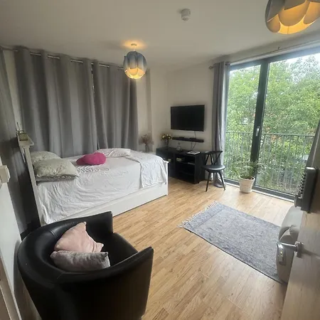 Studio Apartment In Notting Hill-3