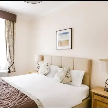 London Guest Room-2