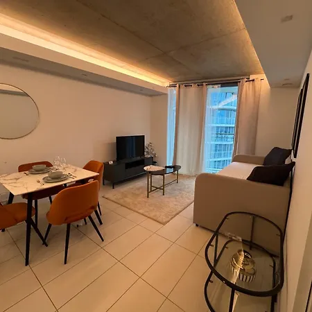 High Floor Modern 1Br Stunning Views Balcony Portable Ac Free Parking-2