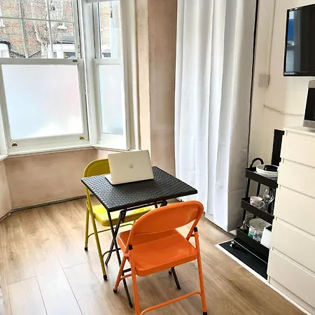Comfy Stay In Wandsworth Town-3