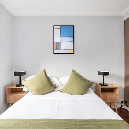 Excellent 3 Bed House Hyde Park-3