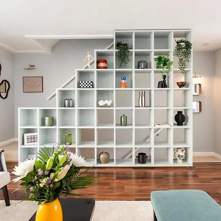 Excellent 3 Bed House Hyde Park-2