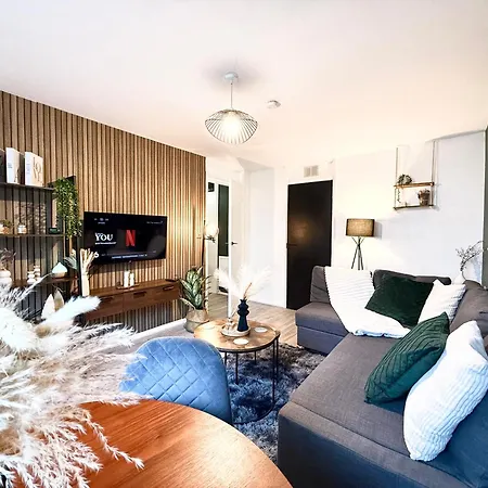 Archway Retreat With Easy City Access-2