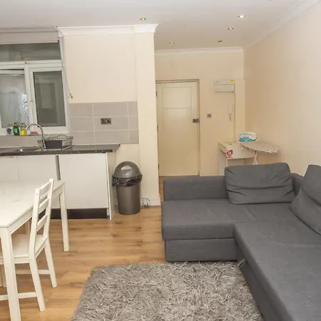 Evergreen Apartments- Flat 2-3