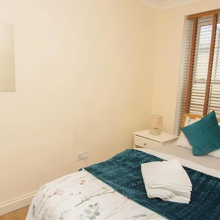 Evergreen Apartments- Flat 2-2