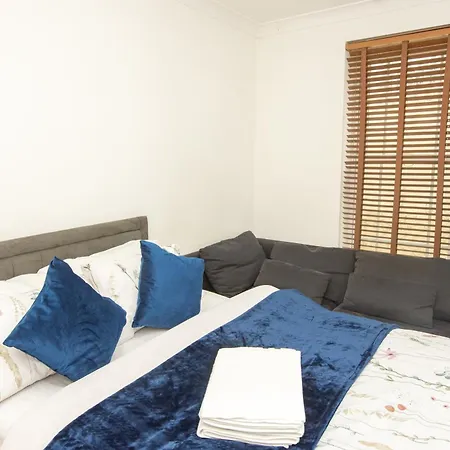 Evergreen Apartments- Flat 2-2