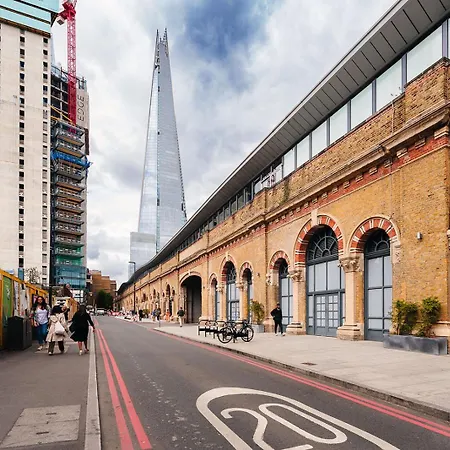 2 Bedroom Apartment Near London Bridge With A Garden-3