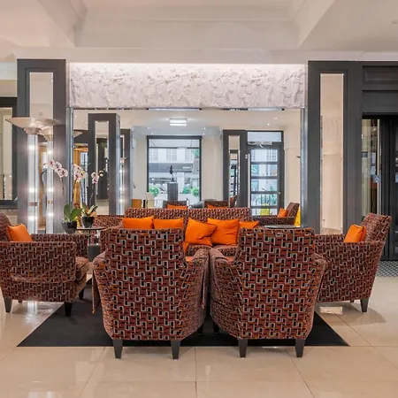1 Bed Flat In Nell Gwynn House, Sleeps 4, Steps From Harrods & Hyde Park, 24 Hour Reception-2