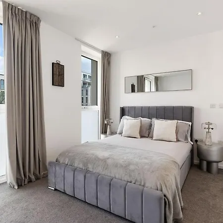 Luxury 2 Bed Apt In Olympic Village-2