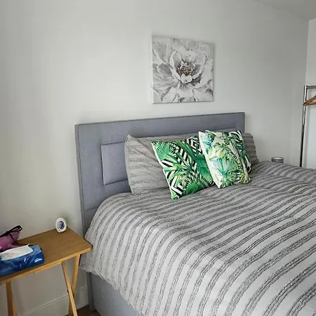 Comfortable Two Bedroom Flat For 6 People'S-2