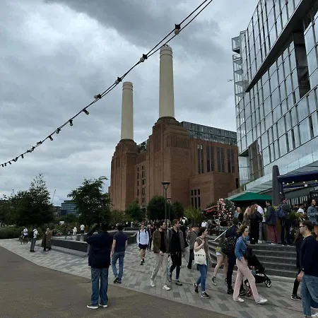 Modern 2 Bed Battersea Power Station-2