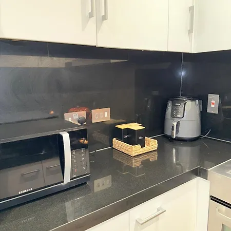 Modern Stunning View 2 Bed Flat In Canary Wharf-2