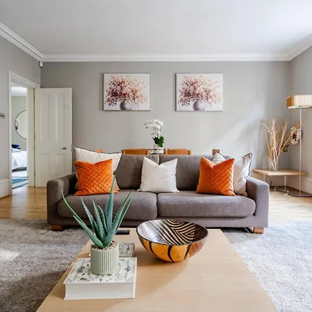 Covent Garden 4 Bed Luxury Apartment-3