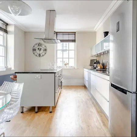 Covent Garden 4 Bed Luxury Apartment-2
