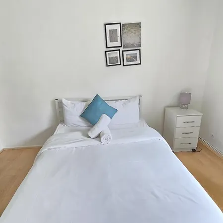 Rooms Near Liverpool Street-2