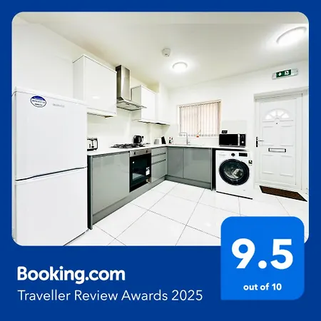 Apartment In East Ham, London-2