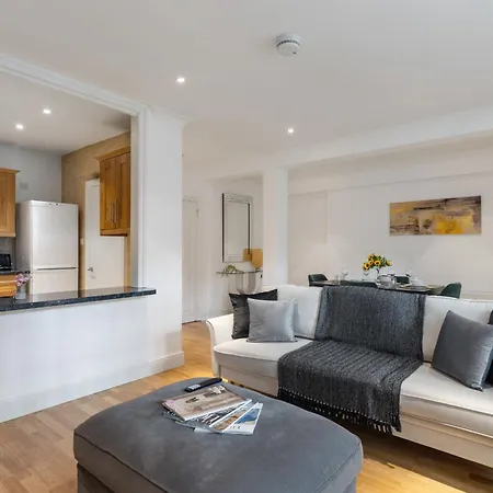 Modern & Refined Hidden Gem Apartments By Hyde Park-2