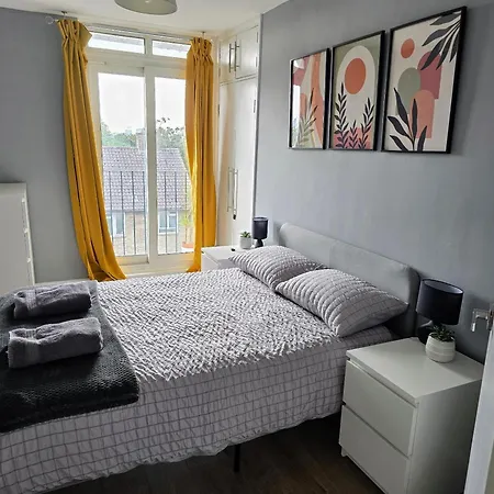 Beautiful 3-Bed Apartment At Swiss Cottage-2