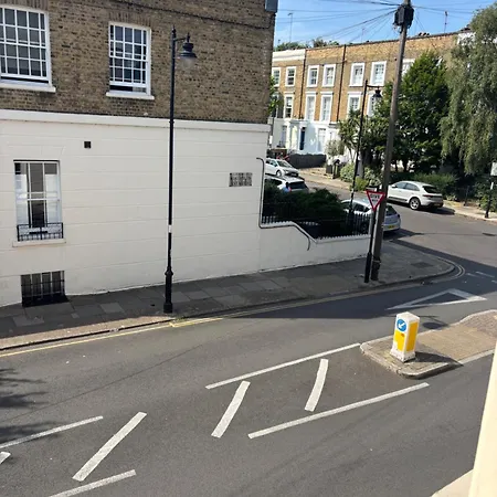 Lovely Flat In Highbury & Islington London-3