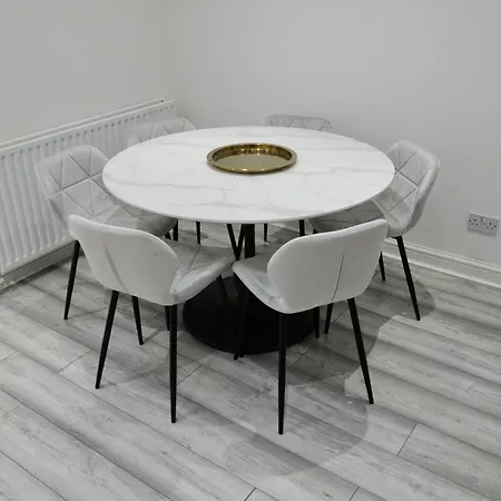Luxury Home In Prime Location Steps From Woodgreen-2