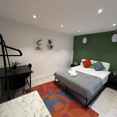 Westfield Shopping Studios - 129 - Chic City Escape-3