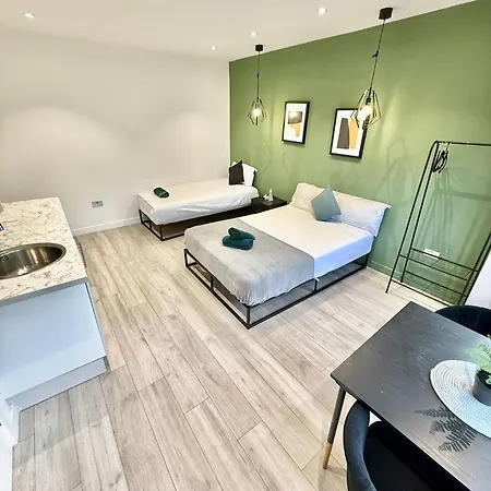 Westfield Shopping Studios - 129 - Chic City Escape-2