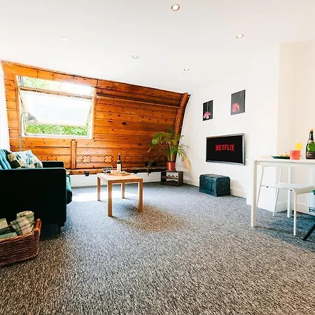 Charming Apartment In The Church Near Canary Wharf-2