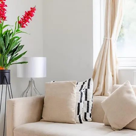 Bright 3-Bedroom Flat Parking 4Ktv & Balcony-2