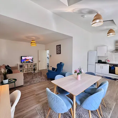 Cosy 1-Bed Flat 30Min To Central London & Parking-3