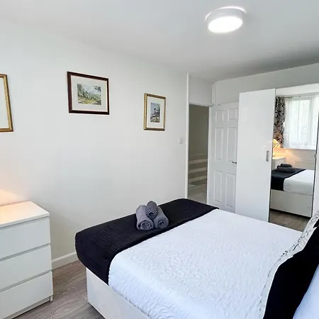 Spacious Maida Vale Apt With Private Garden Near Little Venice & Paddington By Staylio London-3
