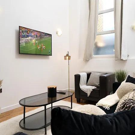 Modern 3Br - Flat Sleeps 8 - Walk To Liverpool St-2