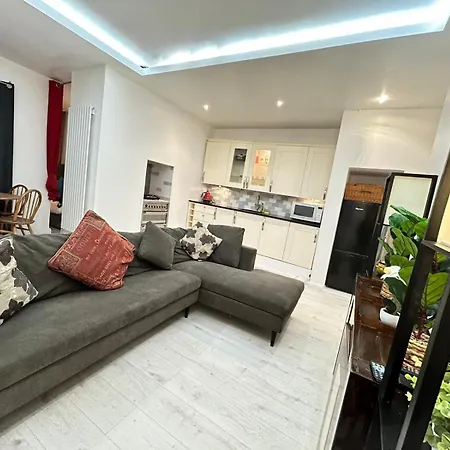 2 Bedroom Flat Wembley-2