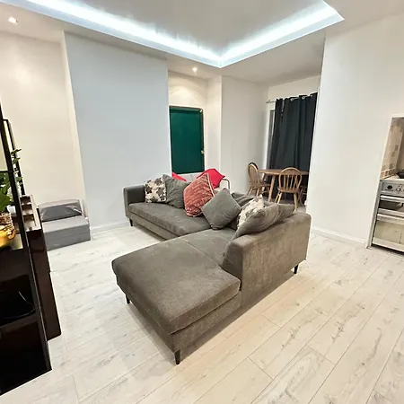 2 Bedroom Flat Wembley-3