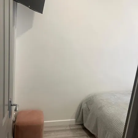 Fully Furbished Entire Flat 3-2