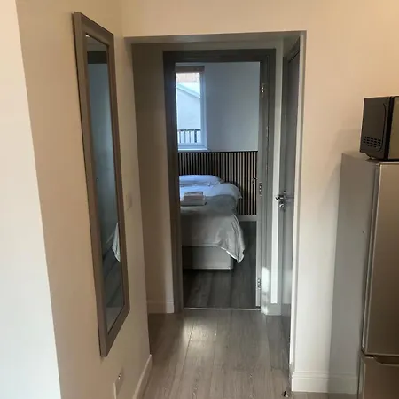 Fully Furbished Entire Flat 3-3